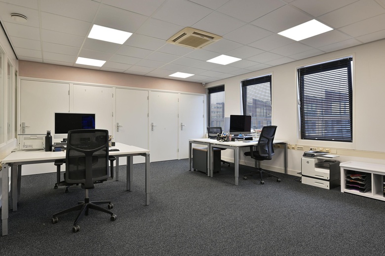 BedrijfsruimteaanRokerijweg 4 a<br/> inHuizen