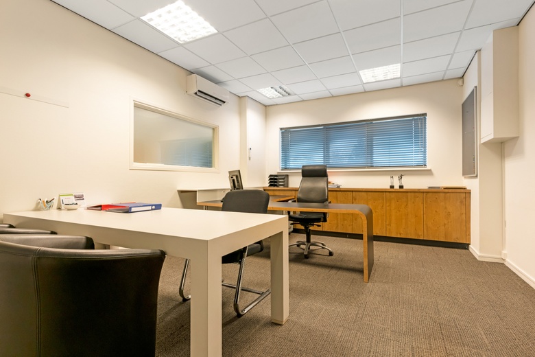 BedrijfsruimteaanVeestraat 42<br/> inLinne BedrijfsruimteaanVeestraat 42<br/> inLinne