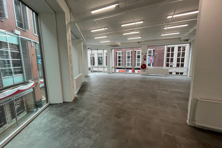 WinkelruimteaanDwingelstraat 8<br/> inArnhem WinkelruimteaanDwingelstraat 8<br/> inArnhem