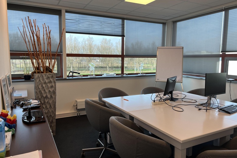 BedrijfsruimteaanDaltonstraat 13 - 14<br/> inZwijndrecht