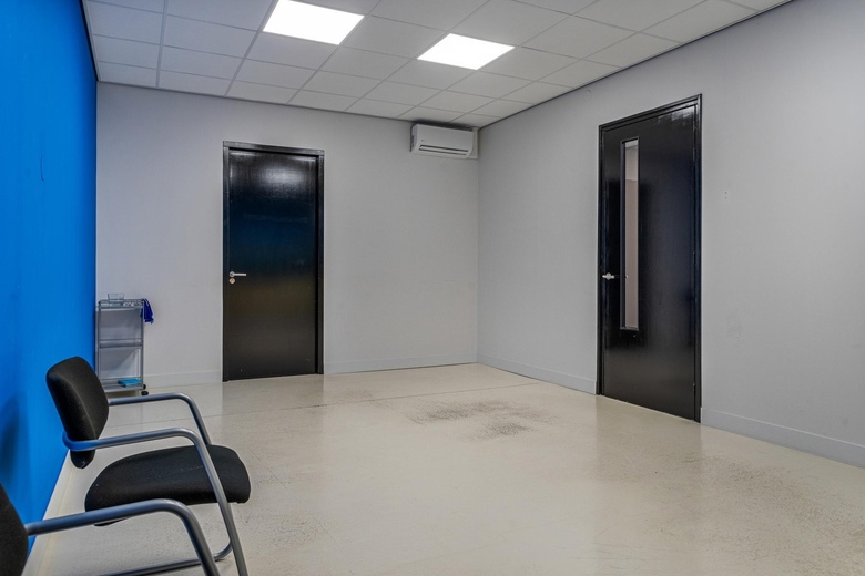 BedrijfsruimteaanLooier 16<br/> inNieuwkuijk BedrijfsruimteaanLooier 16<br/> inNieuwkuijk