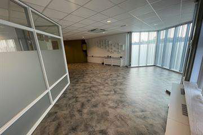 KantoorruimteaanDe Run 8243 Advertentie<br/> inVeldhoven