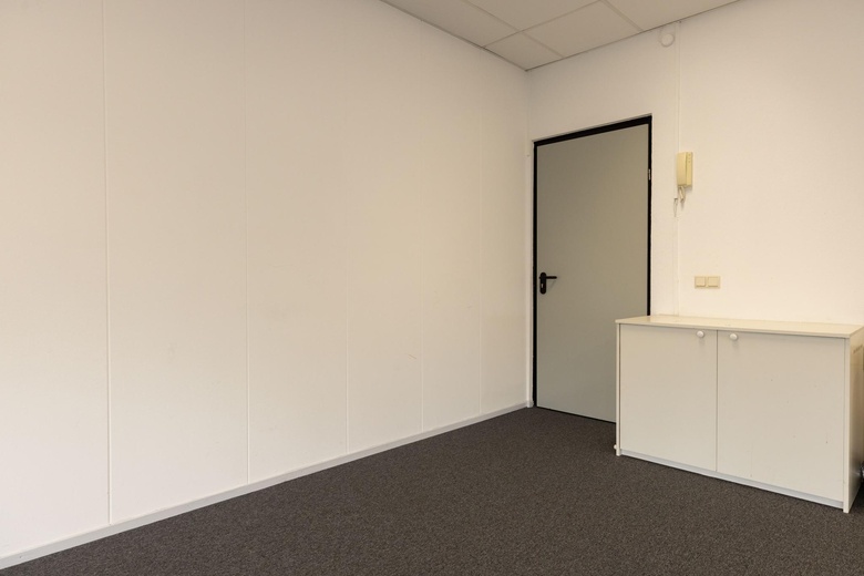 KantoorruimteaanZuidplaspolderweg 4<br/> inMoordrecht KantoorruimteaanZuidplaspolderweg 4<br/> inMoordrecht