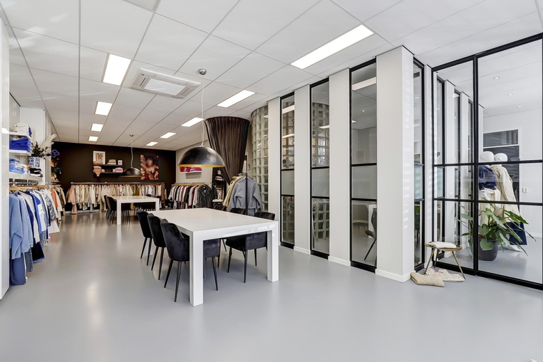 BedrijfsruimteaanDe Lasso-Zuid 9<br/> inRoelofarendsveen BedrijfsruimteaanDe Lasso-Zuid 9<br/> inRoelofarendsveen