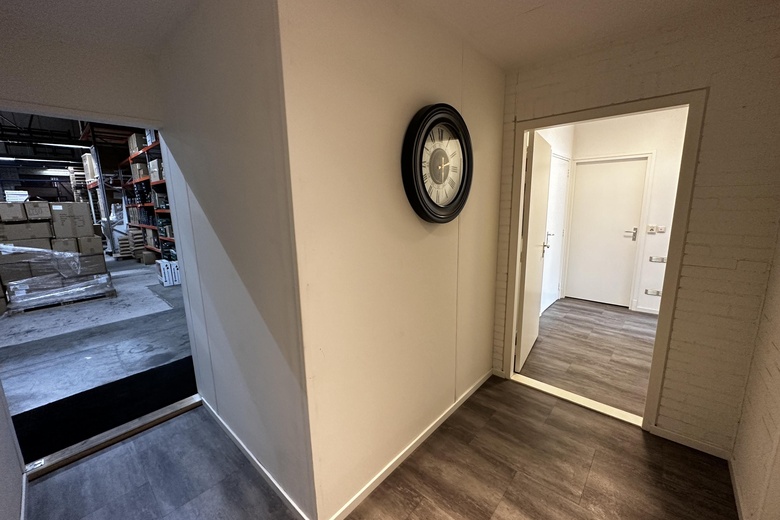 BedrijfsruimteaanLoswal 5 a<br/> inDussen