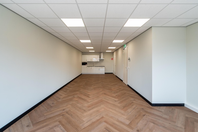 BedrijfsruimteaanEemmeerlaan 2 M<br/> inWeesp