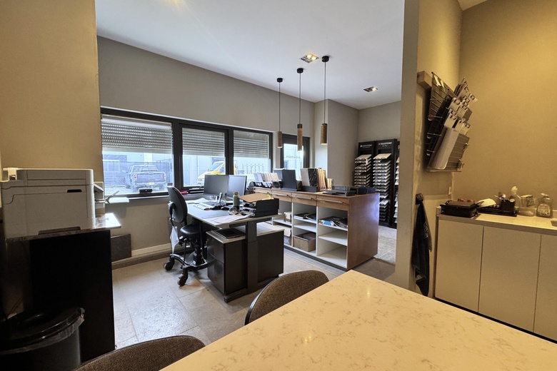 BedrijfsruimteaanDukdalfweg 21<br/> inAlmere