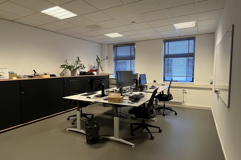 BedrijfsruimteaanProostwetering 24 H<br/> inUtrecht