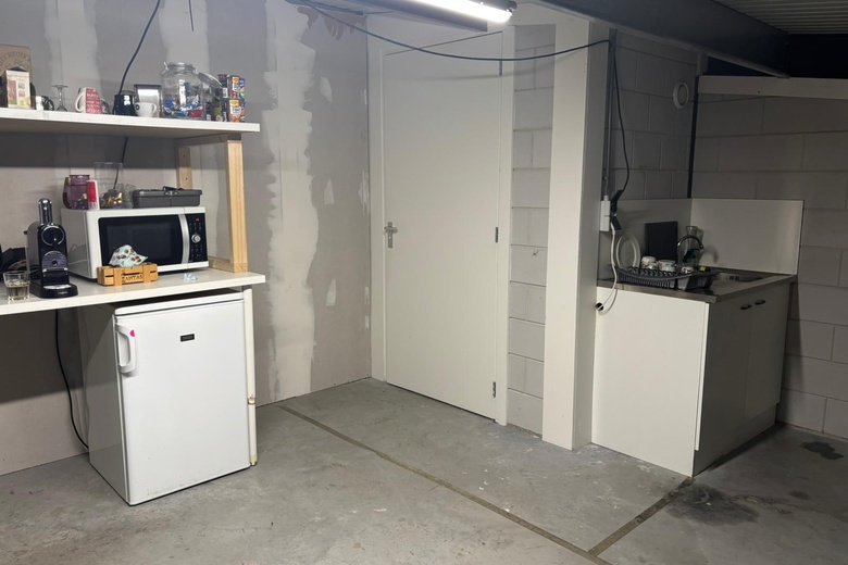 BedrijfsruimteaanKnibbelweg 73<br/> inZevenhuizen