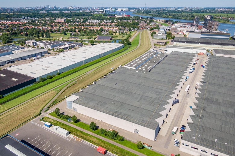 BedrijfsruimteaanRingdijk 374 - 378<br/> inRidderkerk BedrijfsruimteaanRingdijk 374 - 378<br/> inRidderkerk