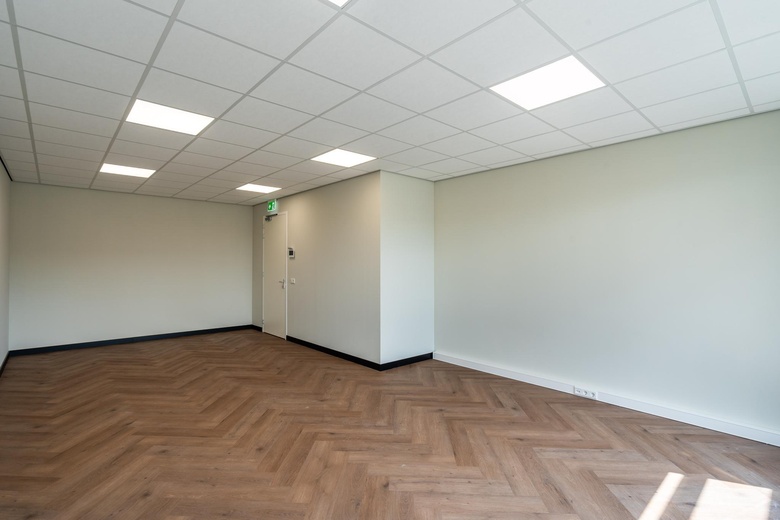 BedrijfsruimteaanEemmeerlaan 2 M<br/> inWeesp