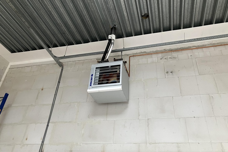 BedrijfsruimteaanPeppelkade 15 a<br/> inHouten