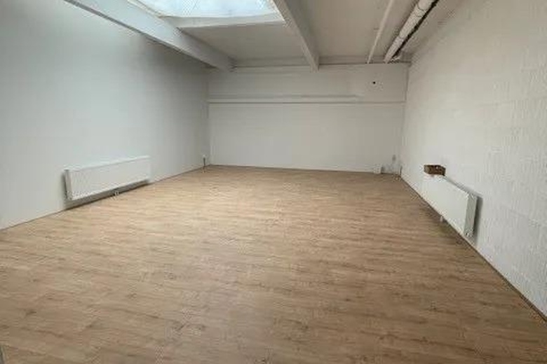 BedrijfsruimteaanPampuslaan 75<br/> inWeesp