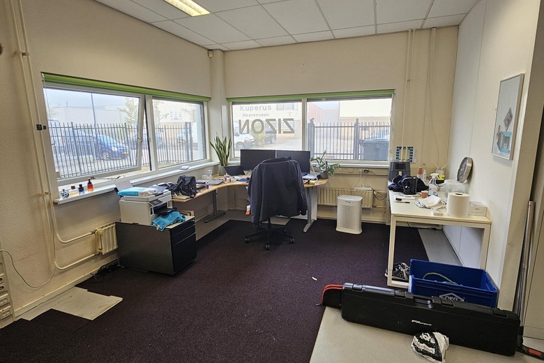 BedrijfsruimteaanLeeuwarderstraatweg 129<br/> inHeerenveen BedrijfsruimteaanLeeuwarderstraatweg 129<br/> inHeerenveen