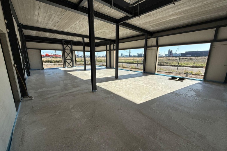 BedrijfsruimteaanPieter Hoebeeweg 4 - 8<br/> inDordrecht