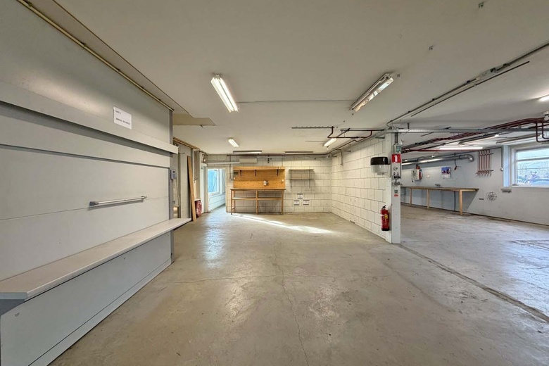 BedrijfsruimteaanIndustrieweg 20<br/> inSliedrecht