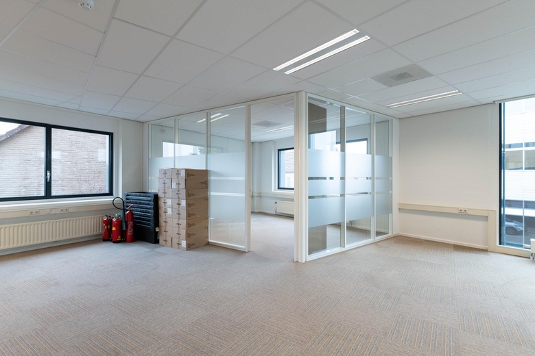 KantoorruimteaanThorbeckelaan 82 C<br/> inSpijkenisse KantoorruimteaanThorbeckelaan 82 C<br/> inSpijkenisse