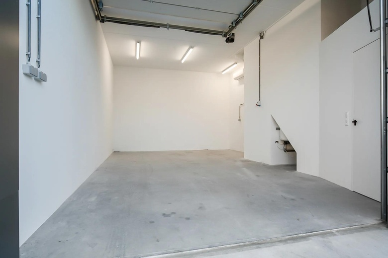 BedrijfsruimteaanAmbachtsweg 11 c<br/> inOosthuizen