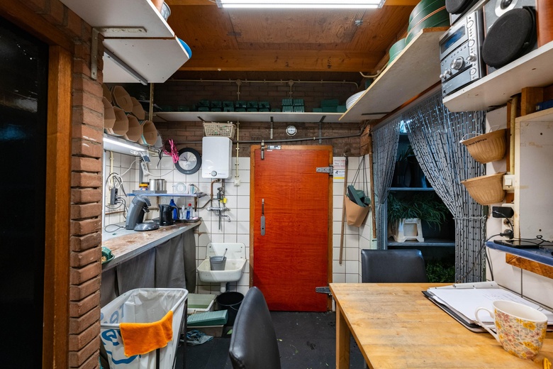 WinkelruimteaanCrooswijkseweg 65 B<br/> inRotterdam WinkelruimteaanCrooswijkseweg 65 B<br/> inRotterdam