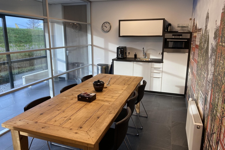 BedrijfsruimteaanRak 24<br/> inWestzaan