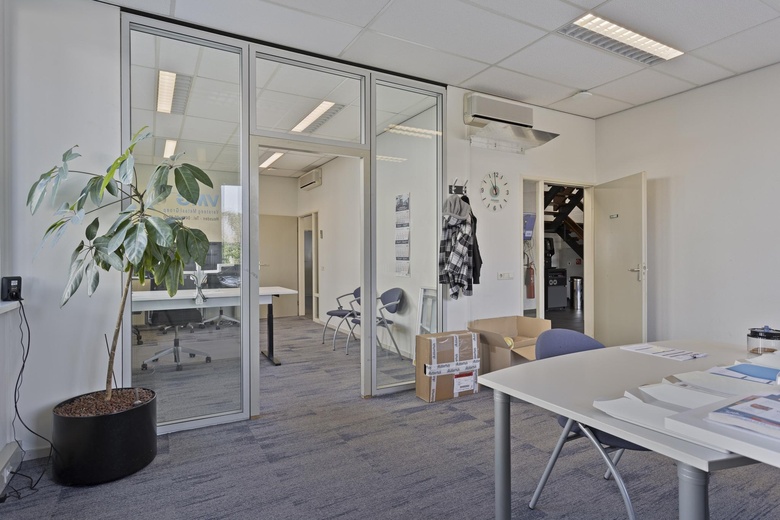 BedrijfsruimteaanGrotestraat 12<br/> inHeesbeen BedrijfsruimteaanGrotestraat 12<br/> inHeesbeen