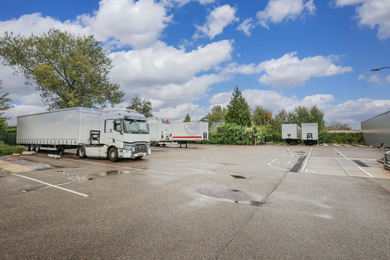 BedrijfsruimteaanPoelweg 12<br/> inDe Kwakel