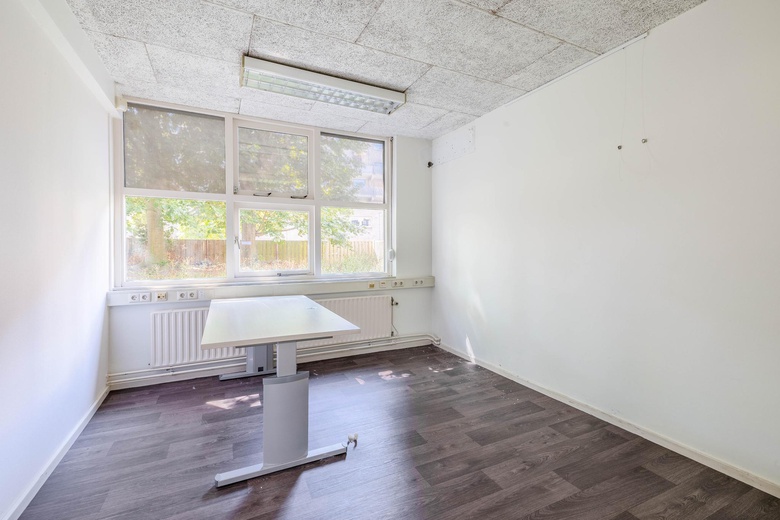 WinkelruimteaanMathenesserlaan 540<br/> inRotterdam WinkelruimteaanMathenesserlaan 540<br/> inRotterdam