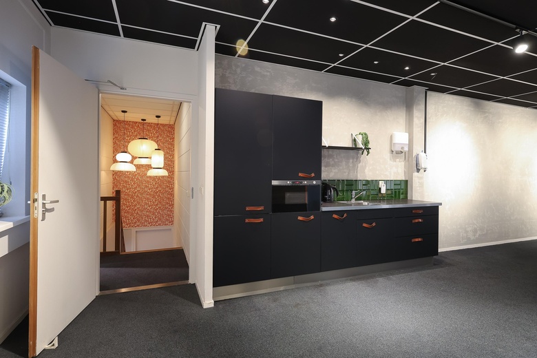 BedrijfsruimteaanLuzernestraat 9<br/> inNieuw-Vennep