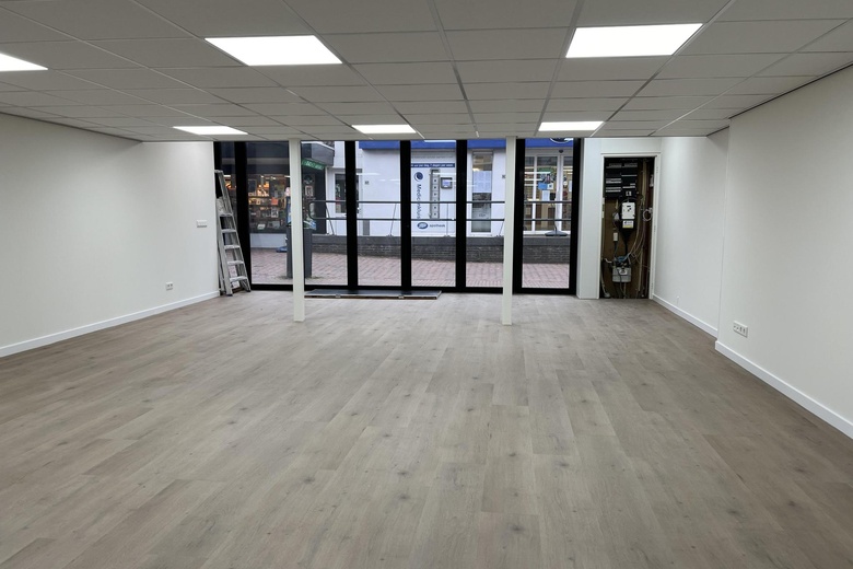 WinkelruimteaanMiddenbaan 73<br/> inBarendrecht WinkelruimteaanMiddenbaan 73<br/> inBarendrecht