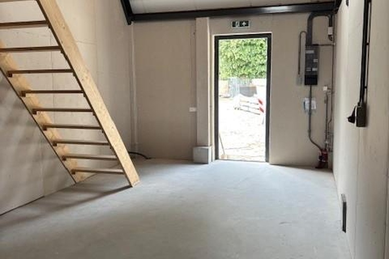 BedrijfsruimteaanBroekermeerdijk 8<br/> inWatergang