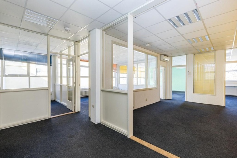 KantoorruimteaanPiekstraat 15 35<br/> inRotterdam KantoorruimteaanPiekstraat 15 35<br/> inRotterdam