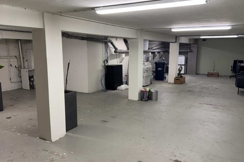 WinkelruimteaanLaan van Nieuw-Oost-Indie 102<br/> inDen Haag