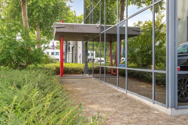 BedrijfsruimteaanPieter Zeemanweg 97<br/> inDordrecht BedrijfsruimteaanPieter Zeemanweg 97<br/> inDordrecht