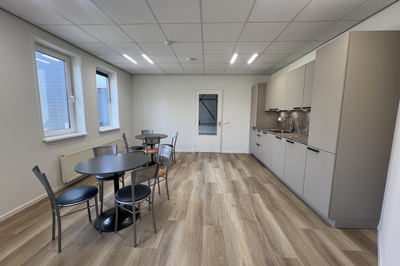 BedrijfsruimteaanAmbachtsstraat 6<br/> inZuid-Beijerland