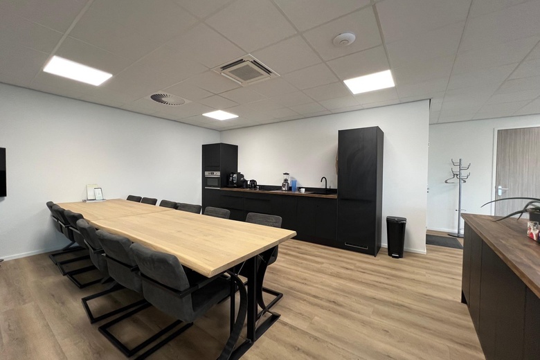 BedrijfsruimteaanMarisstraat 8<br/> inSliedrecht BedrijfsruimteaanMarisstraat 8<br/> inSliedrecht