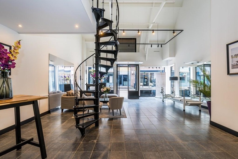 WinkelruimteaanBergse Dorpsstraat 71<br/> inRotterdam WinkelruimteaanBergse Dorpsstraat 71<br/> inRotterdam