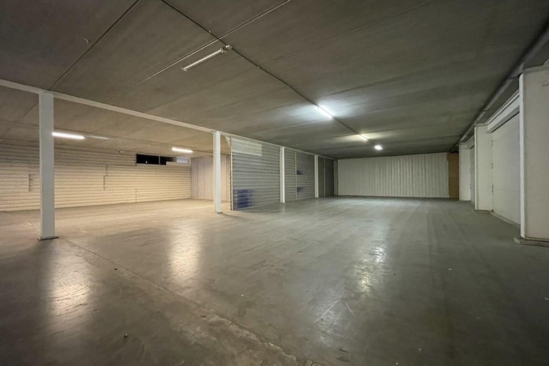 BedrijfsruimteaanLegmeerdijk 169 A<br/> inAalsmeer