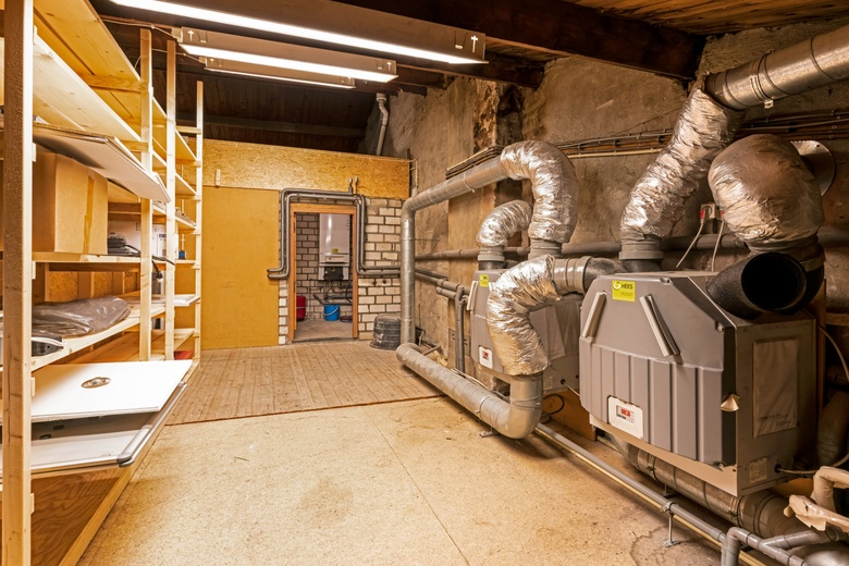 BedrijfsruimteaanVeestraat 42<br/> inLinne BedrijfsruimteaanVeestraat 42<br/> inLinne