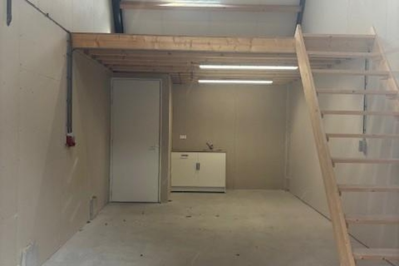 BedrijfsruimteaanBroekermeerdijk 8<br/> inWatergang