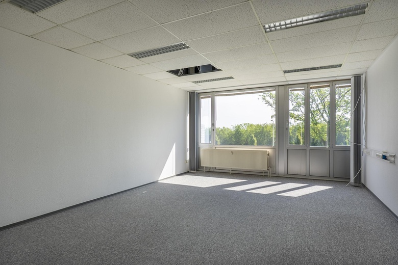 BedrijfsruimteaanKlarenanstelerweg 5<br/> inKerkrade BedrijfsruimteaanKlarenanstelerweg 5<br/> inKerkrade