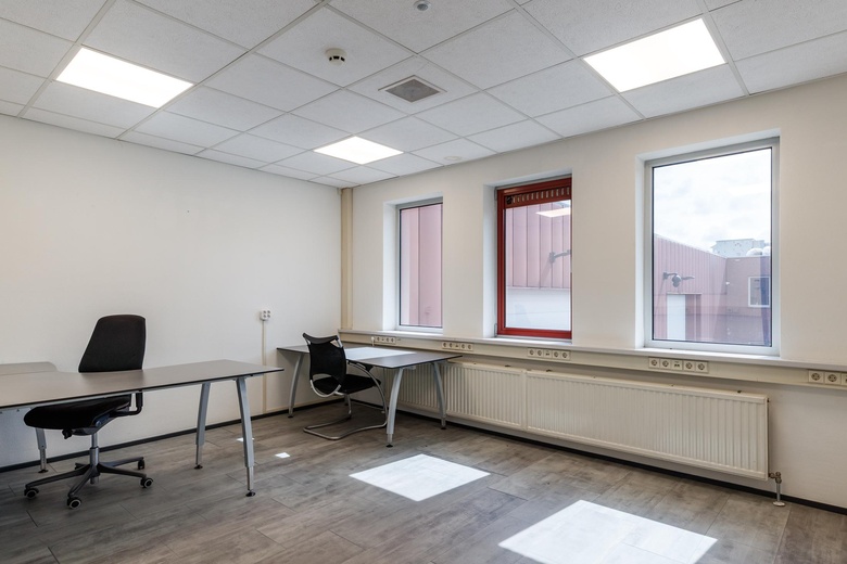 BedrijfsruimteaanBergveste 12<br/> inHouten BedrijfsruimteaanBergveste 12<br/> inHouten