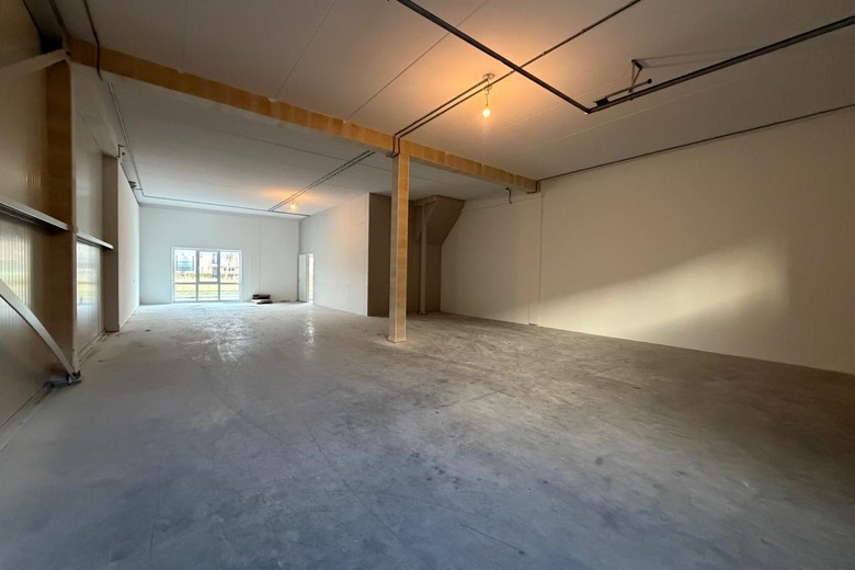 BedrijfsruimteaanVan der Waalsstraat 42<br/> inZoetermeer