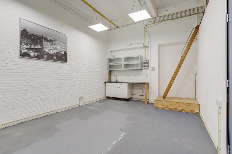 BedrijfsruimteaanStanderdmolen 20<br/> inHouten