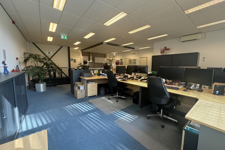 WinkelruimteaanMarkerkant 10 136 E<br/> inAlmere WinkelruimteaanMarkerkant 10 136 E<br/> inAlmere