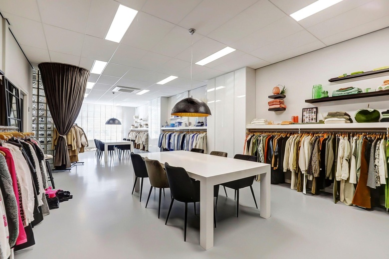 BedrijfsruimteaanDe Lasso-Zuid 9<br/> inRoelofarendsveen