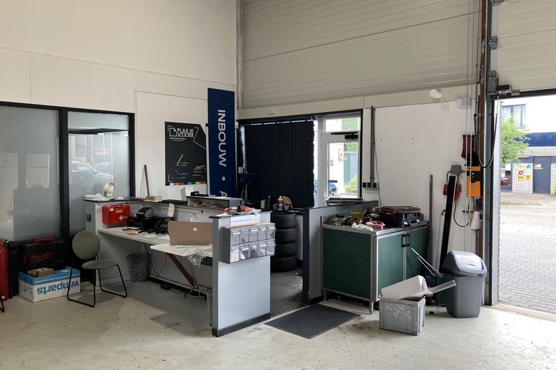 BedrijfsruimteaanPeppelkade 15 a<br/> inHouten