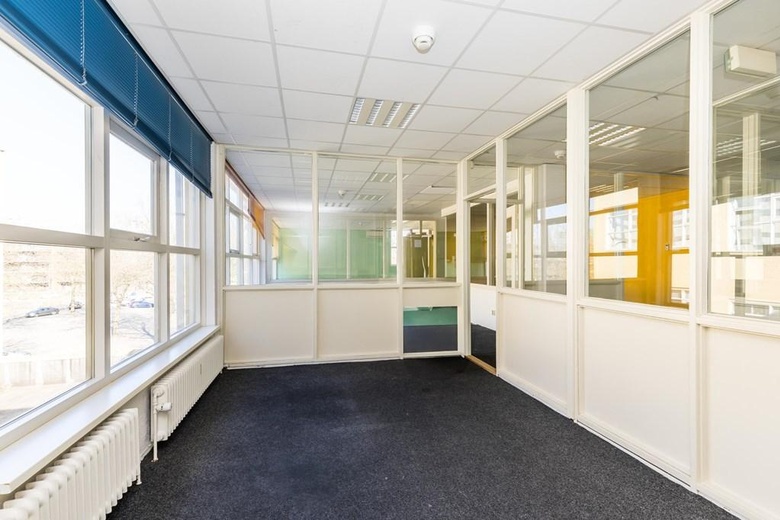 KantoorruimteaanPiekstraat 15 35<br/> inRotterdam KantoorruimteaanPiekstraat 15 35<br/> inRotterdam