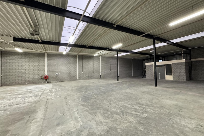 BedrijfsruimteaanRingweistraat 8<br/> inWaardenburg BedrijfsruimteaanRingweistraat 8<br/> inWaardenburg