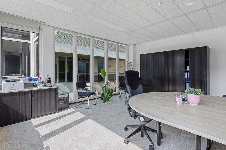 KantoorruimteaanCurieweg 5<br/> inSpijkenisse KantoorruimteaanCurieweg 5<br/> inSpijkenisse