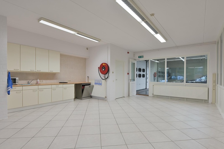 BedrijfsruimteaanHofkamp 31<br/> inGeleen BedrijfsruimteaanHofkamp 31<br/> inGeleen